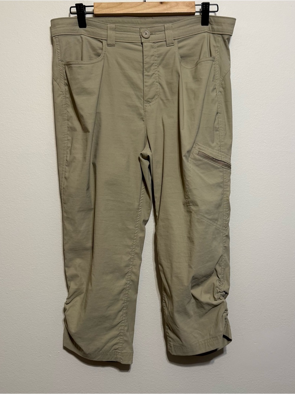 Eddie Bauer Women’s Rainer Capri Pant size 12 Button Fly EUC